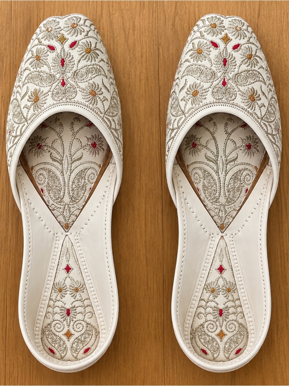 Hand-Embroidered Cream & Gold Leather shoes Juttis / Mojris